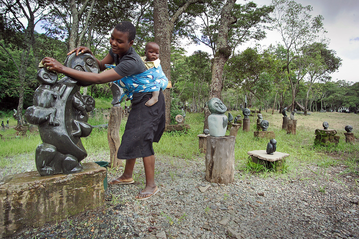 Jak se starat o kamenné sochy ze Zimbabwe