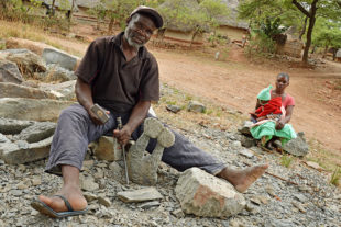Sochařská komunita Tengenenge v Zimbabwe