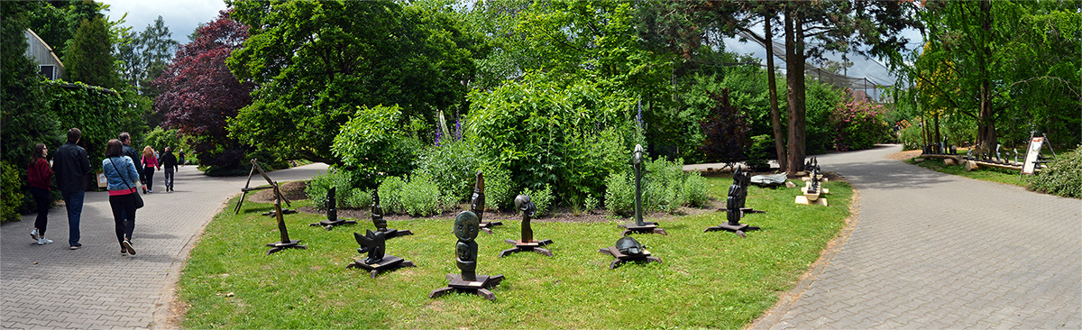 Výstava kamenných soch z Tengenenge v Safari Parku Dvůr Králové