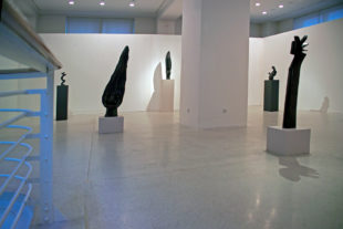 Africké sochy v Národní galerii v Praze