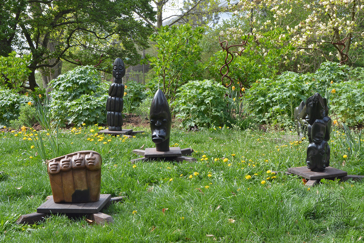 Africké sochy v ZOO ve Dvoře Králové