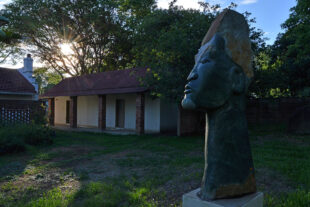 Chapungu sculpture park a Roy Guthrie