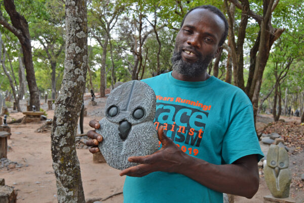 Sochař Shackerod Zvabata Sochař Shackerod Zvabata - Tengenenge 2022