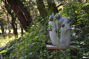 Tengenenge – galerie soch pod širým nebem