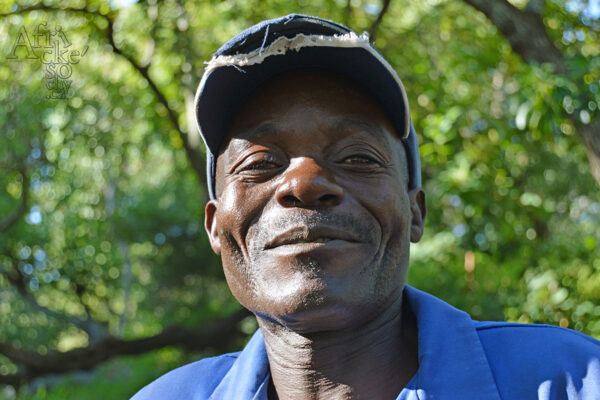 Sochař Issa Simms - Tengenenge 2024 Sochař Issa Simms