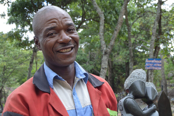 Sochař Prosper Chirodza - Tengenenge 2020